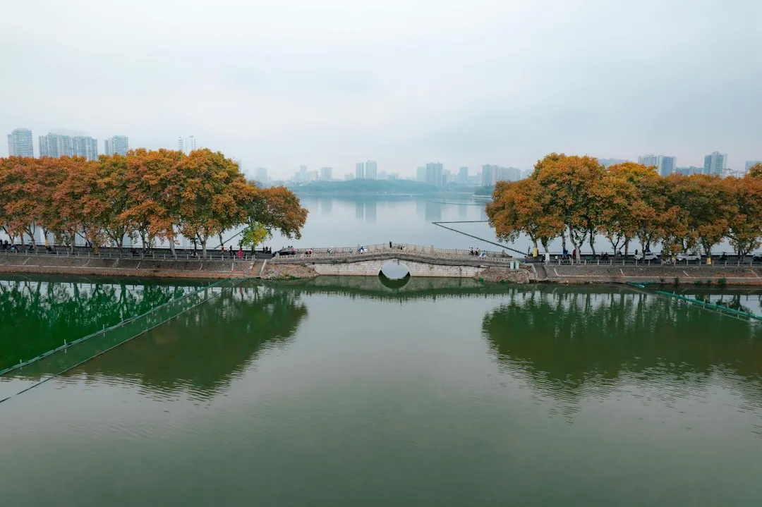 企业办公智能设备选型指南：电脑配件与通讯器材的适配要点